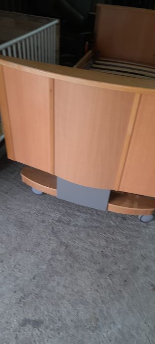 Pat electric cu telecomandă și bara de sustinere