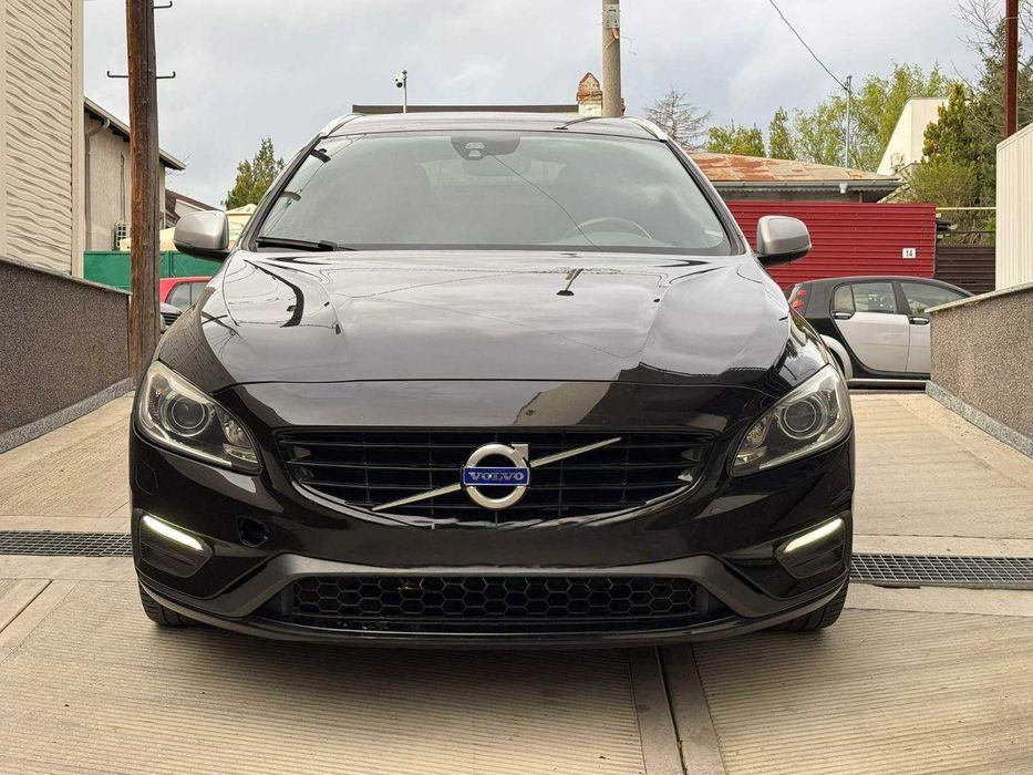 Vând Schimb Volvo V60 D6 Twin Engine Geartronic RDesign