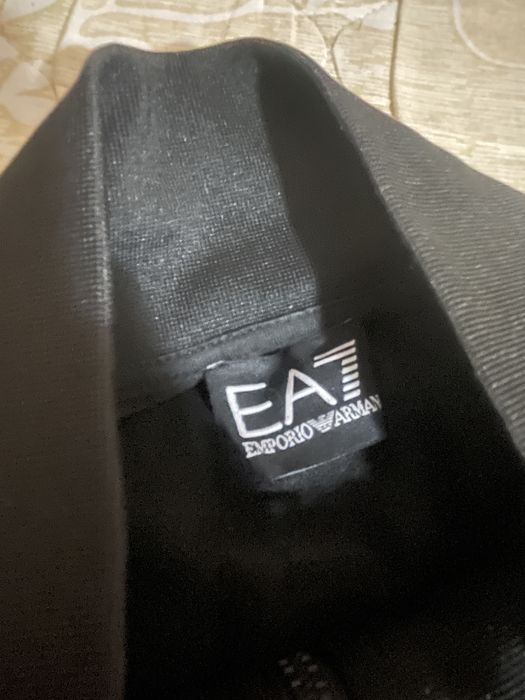 Екип Emporio Armani