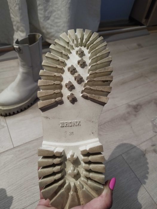 Бели боти Bronx номер 38