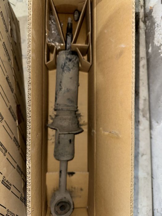 Амортизатор Lexus lx570