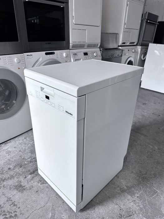 Съдомиялна + гаранция 1 година.  MIELE малка тясна 45см. Свободно стояща. Безплатна доставка за София.