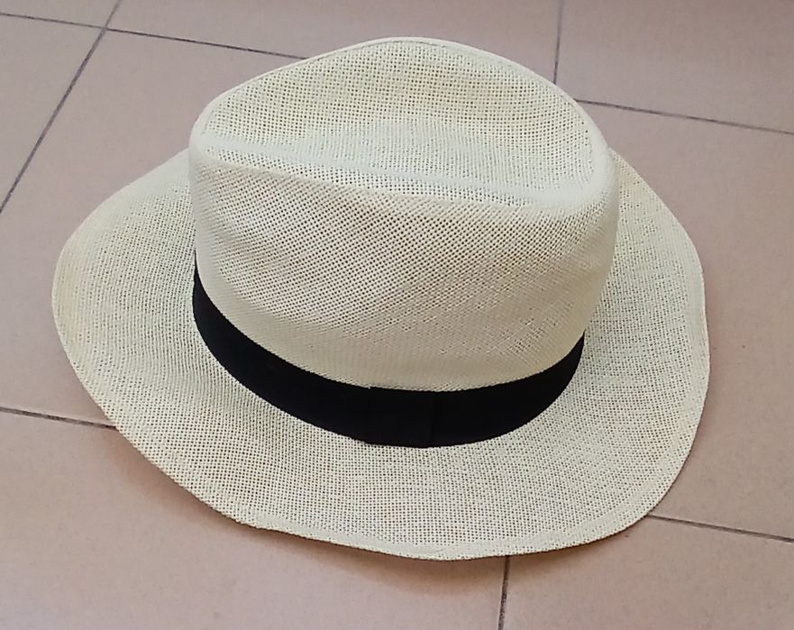 Мъжка джентълменска лятна шапка.