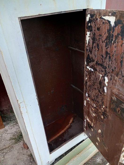 Сейф металический