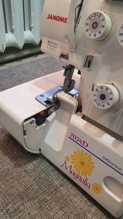 Машинка оверлок.