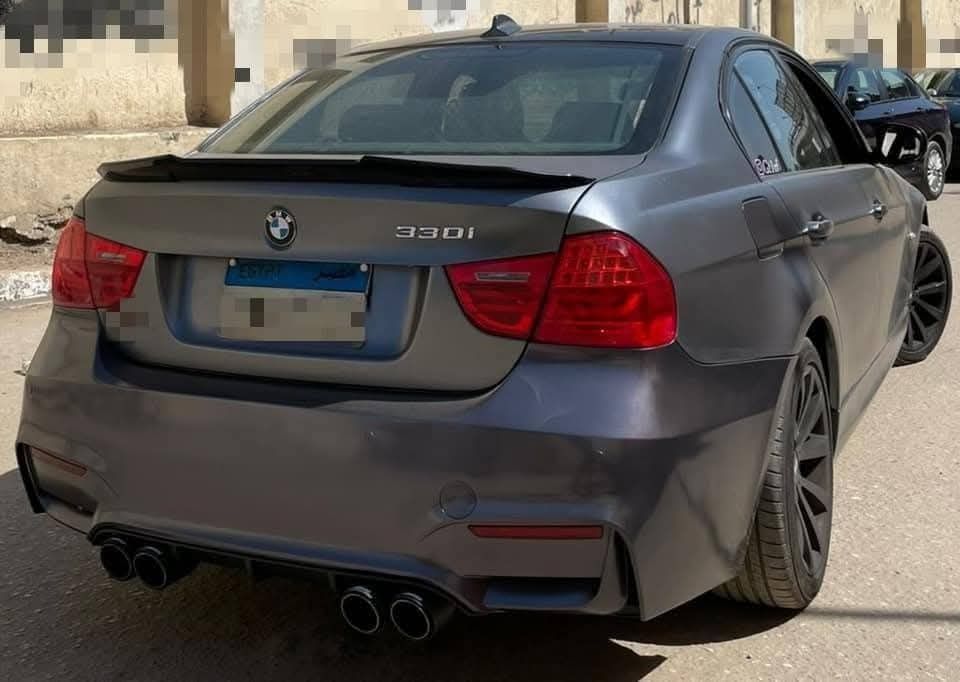 Bara spate Bmw e90 look m4 cu difuzor m performance