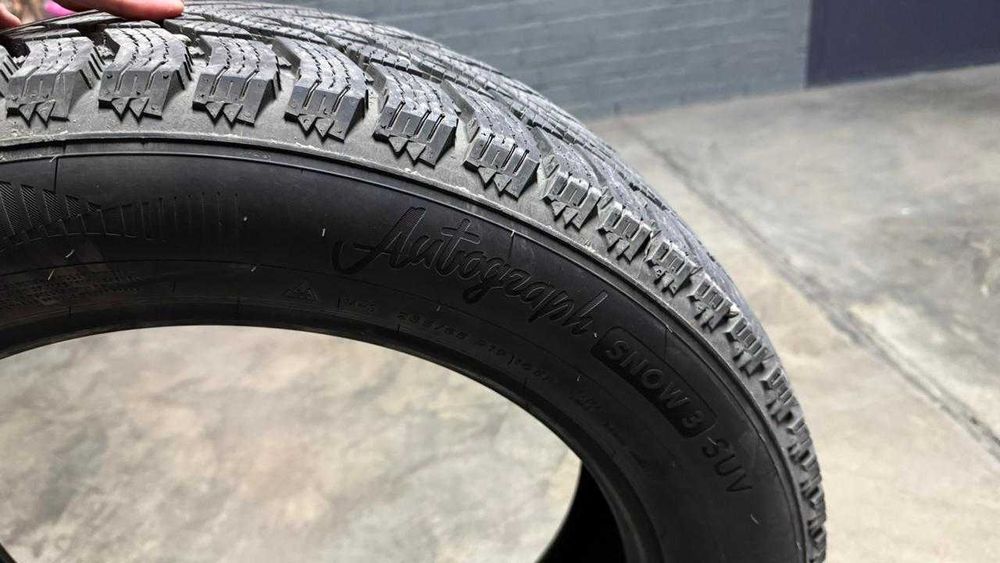 продам шины 235 55 R19 Ikon autograph