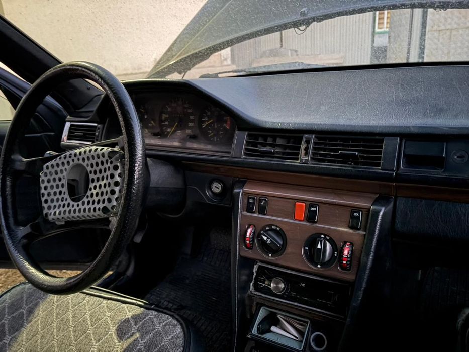 Мерседес 124 е230