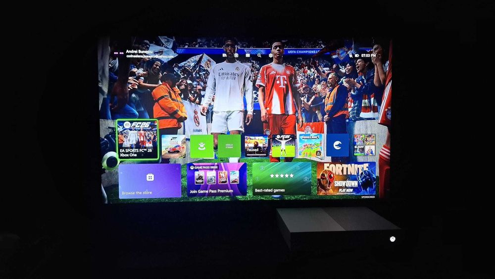 Vând XBOX-ONE S 1TB,controller+jocuri