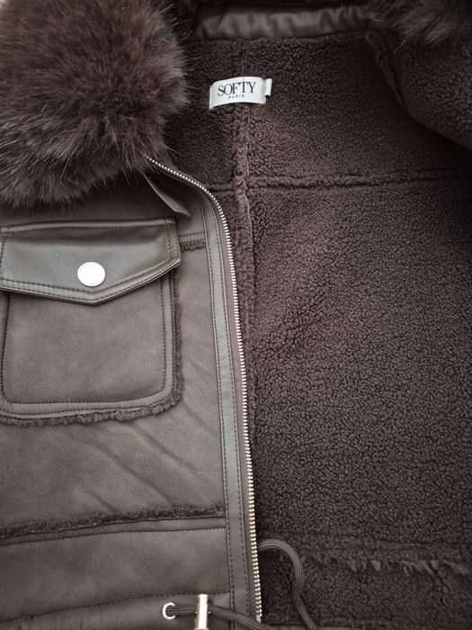 Дамско яке с пухена яка