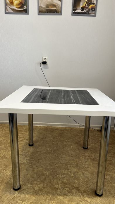 Стол обеденный 90*90