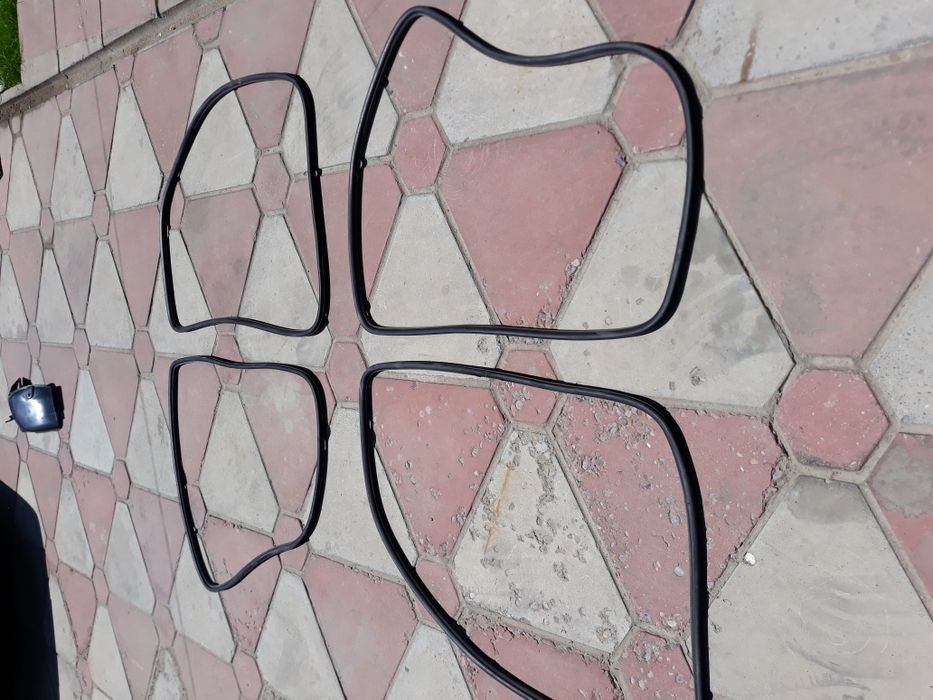 В продаже дверные уплотнители бмв е34