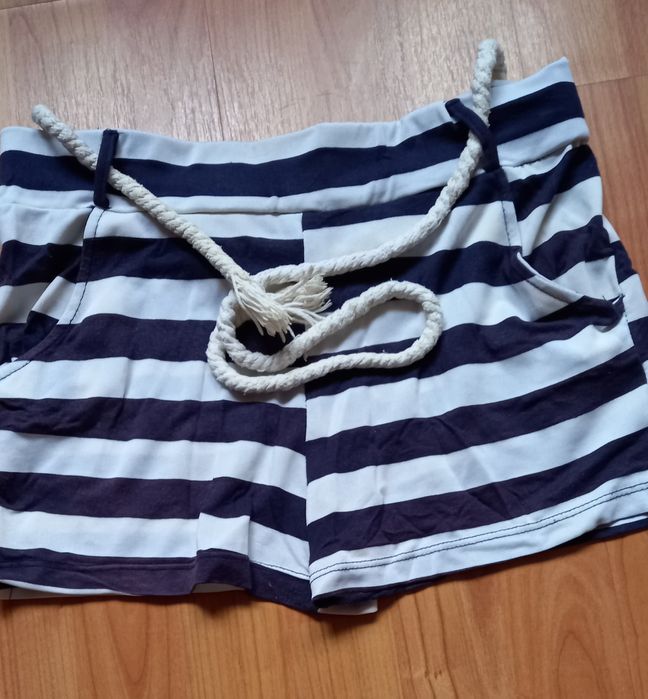 Pantaloni scurți dama