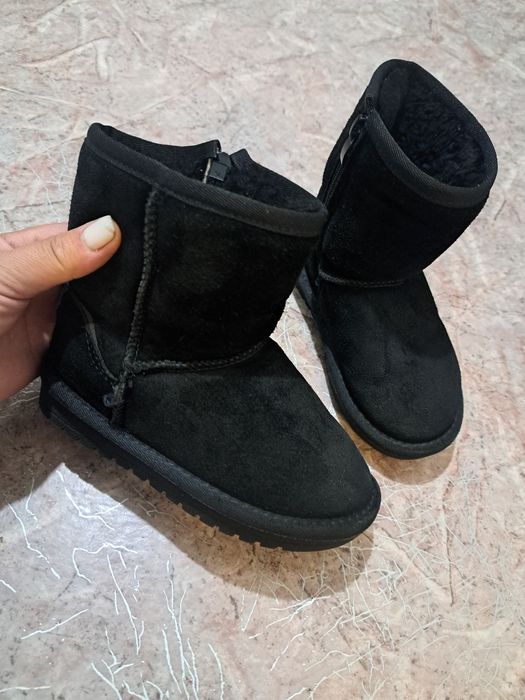 Продам детскую обувь