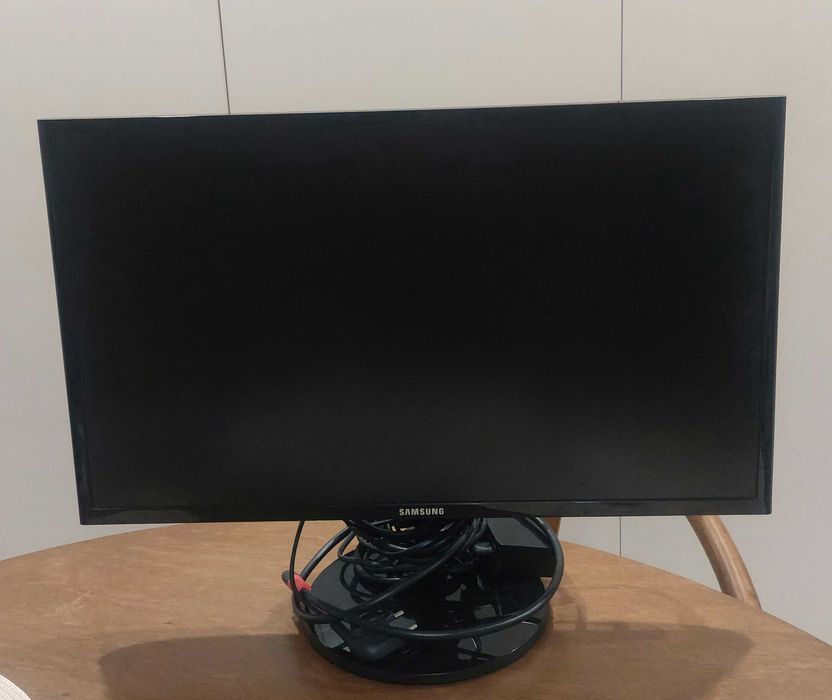 Монитор Samsung S24F350FHI