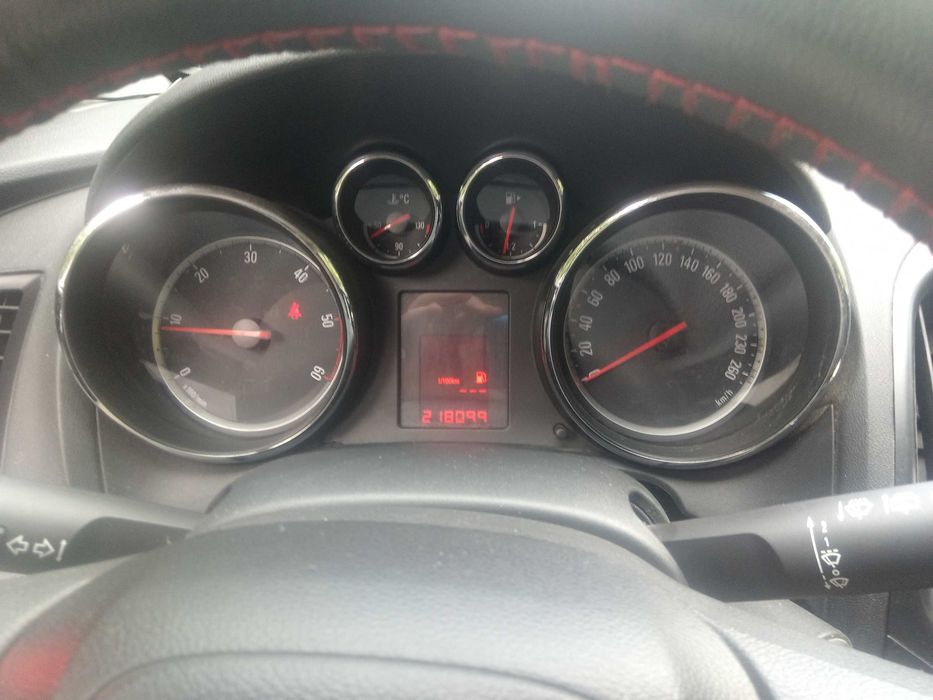 Opel Astra J Sport Tourer 2011