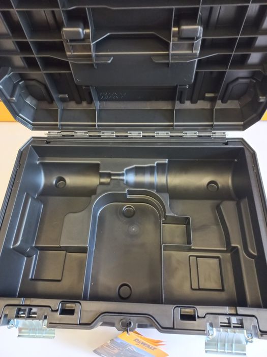 Куфар Dewalt Tstak за Импакт и Винтоверт