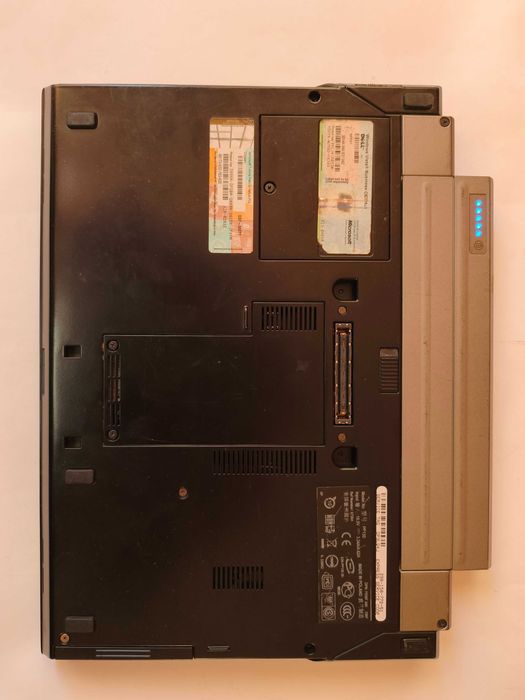 Лаптоп dell latitude e4300 4b/ 250gb подсветка на клавиатура, здрава батерия