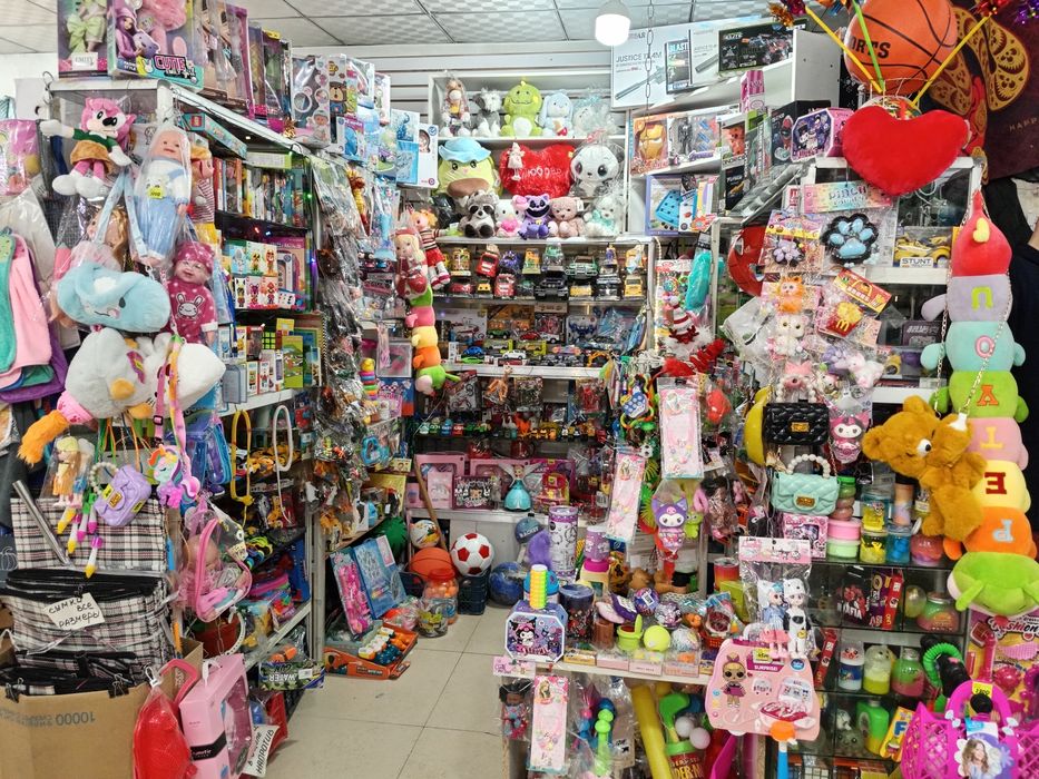 Продам действующий отдел с игрушками.