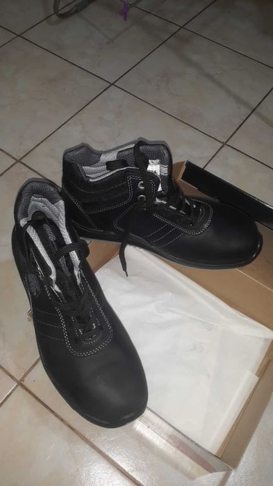 Чисто нови Обувки Upower