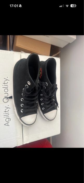 Converse purtate o singura data