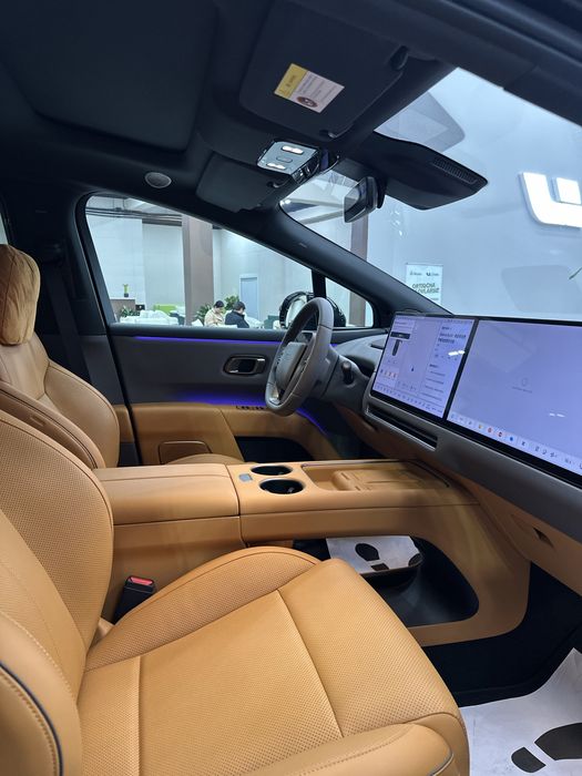 Продаю машину Li I8 Ultra года выпуска 2025 машина