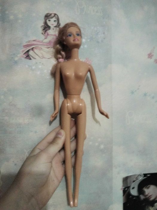 Продам куклу с набором одежды