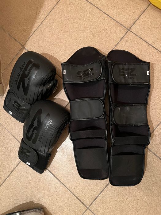 Боксови ръкавици и протектори за крака Fairtex