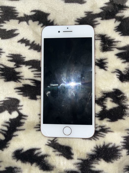 Продам айфон 8 с торгом