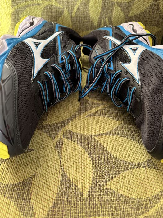 Маратонки Brooks и Mezuno