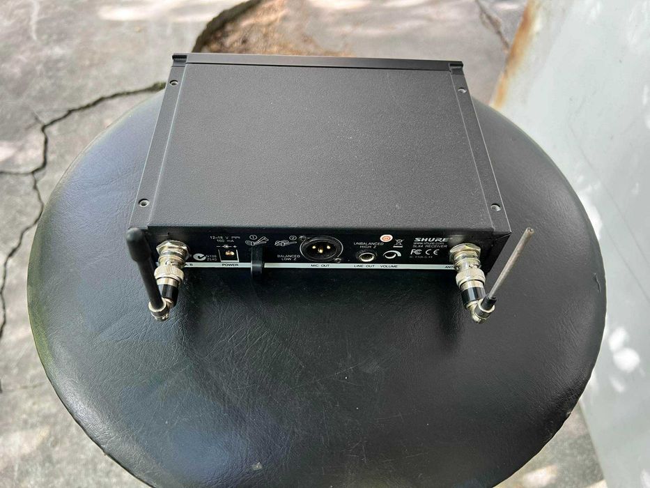 Безжичен микрофонен приемник ''SHURE SLX4''