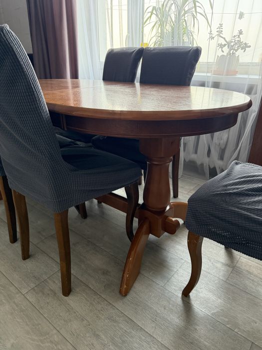 Продаю стол со стульями