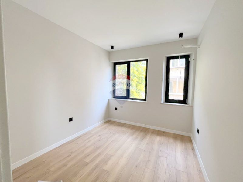 Продава се Четиристаен апартамент в Варна, Нептун - 102 кв.м за 2500 €/кв.м - Снимка #6