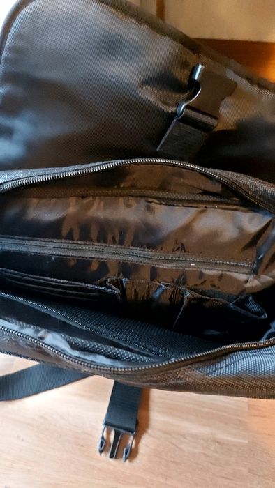 Продавам чанта за лаптоп