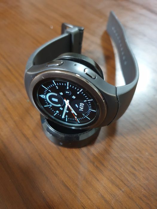 Часы  samsung  gear s2