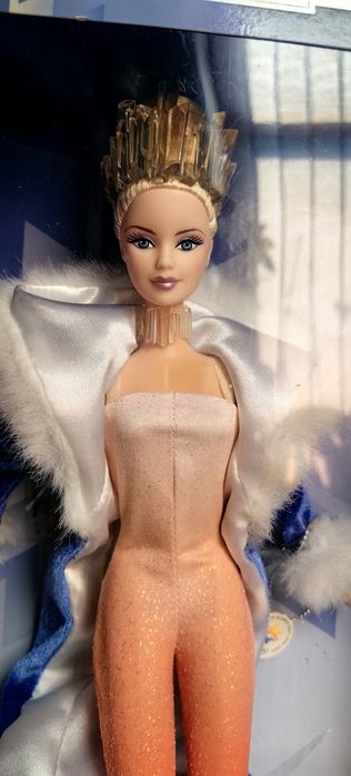 Продавам колекционерска  Barbie Fire and Ice  2002