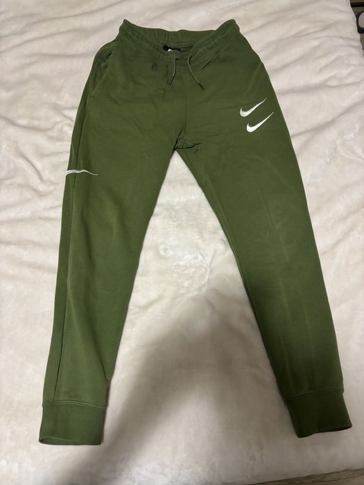 Продавам комплемт Nike Swoosh