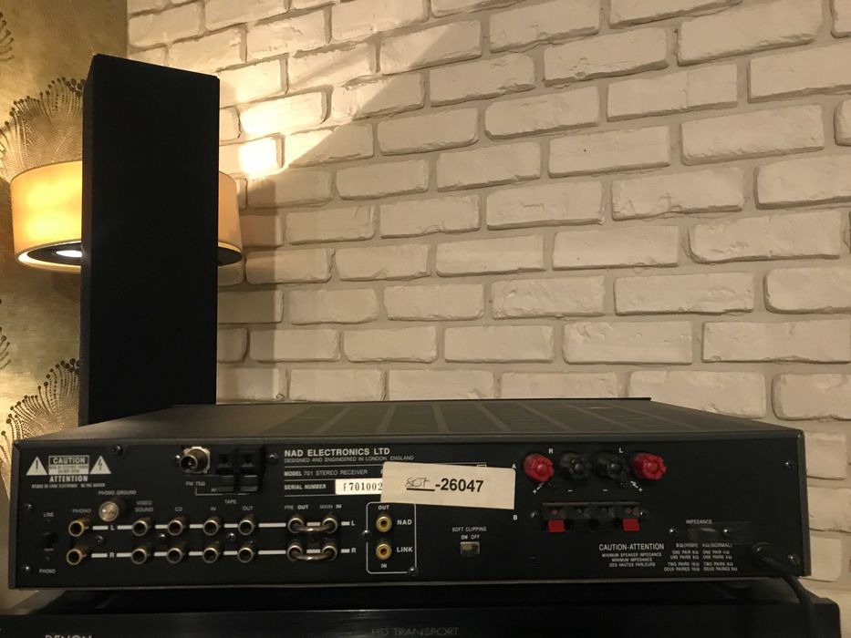 NAD 701 amplituner