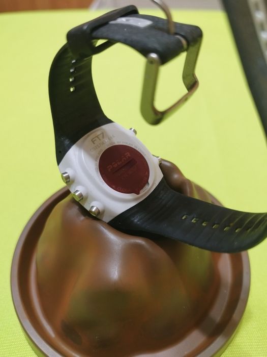 Продавам дамски часовник polar два  броя