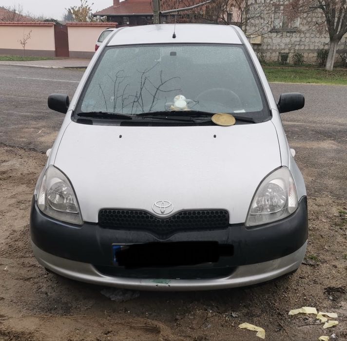 Dezmembrez Toyota yaris p1