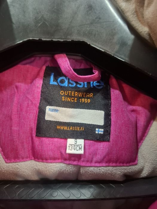 Продам 2 куртки для девочки на 8-9 лет