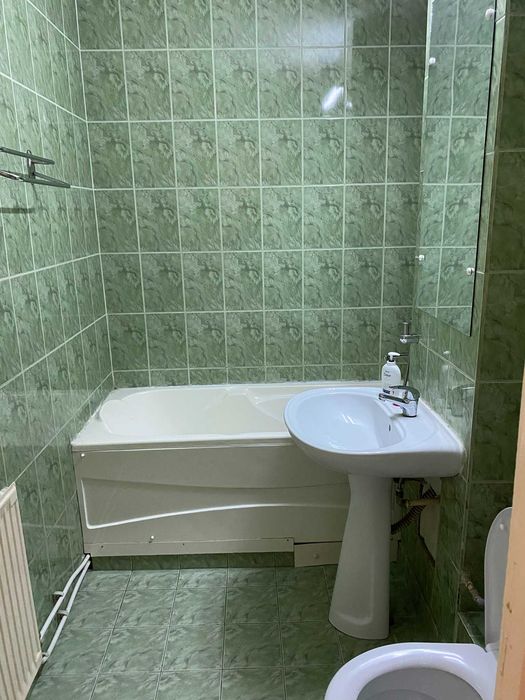 dau in chirie apartament 3 camere decomandat