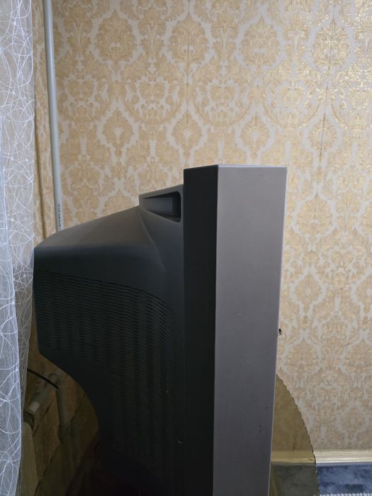 Телевизор с подставкой