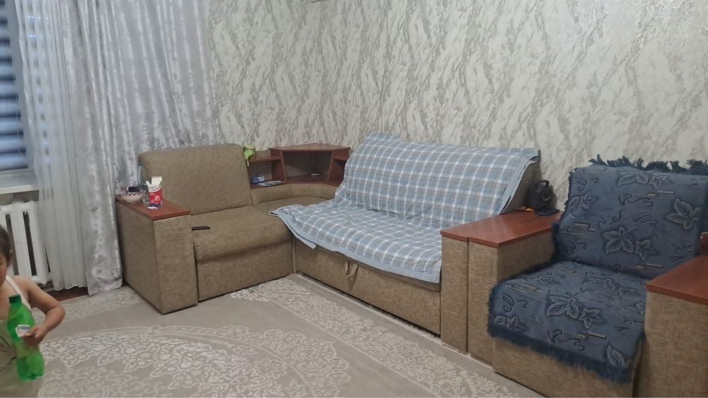Продам диван в хорошем состояний. Торг!