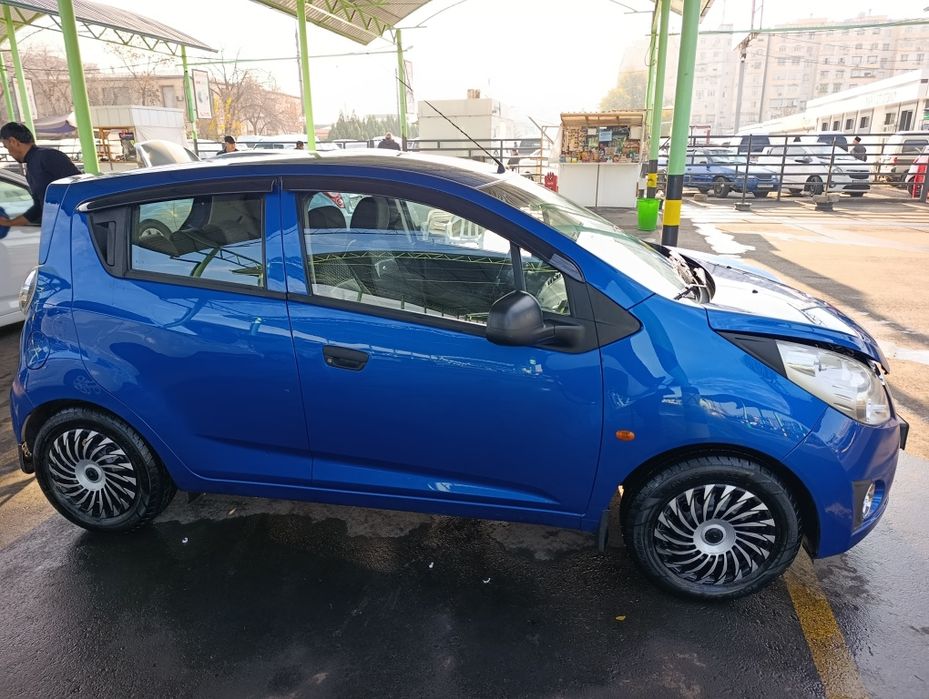 Спарк-2011 год автомат каробка газ метан