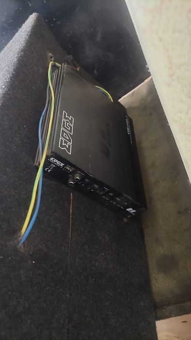 Продам сабвуфер deaf bonce с усилителем