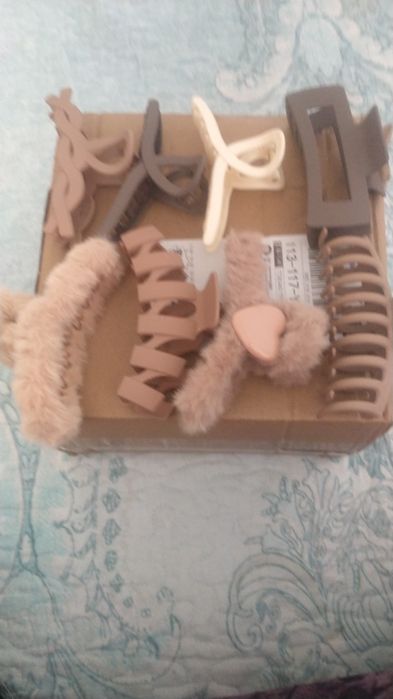 киімдер бар т. б да бар