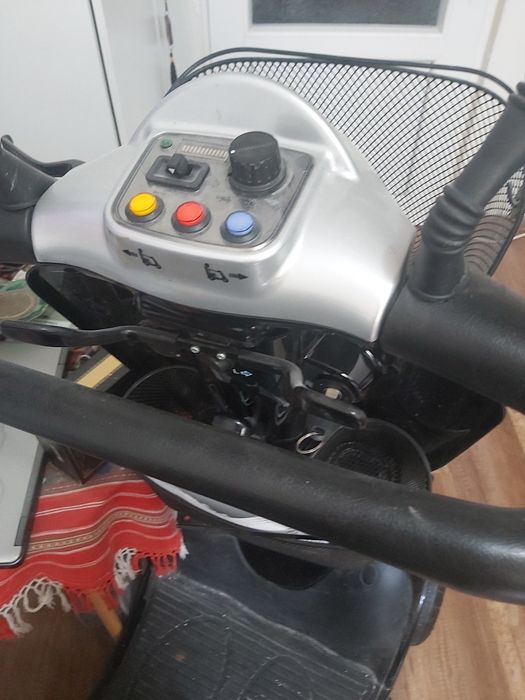 Caruț electric, pentru persoane cu handicap, aproape nou