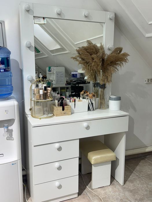 Продам зеркала парикмахерское и для макияжа