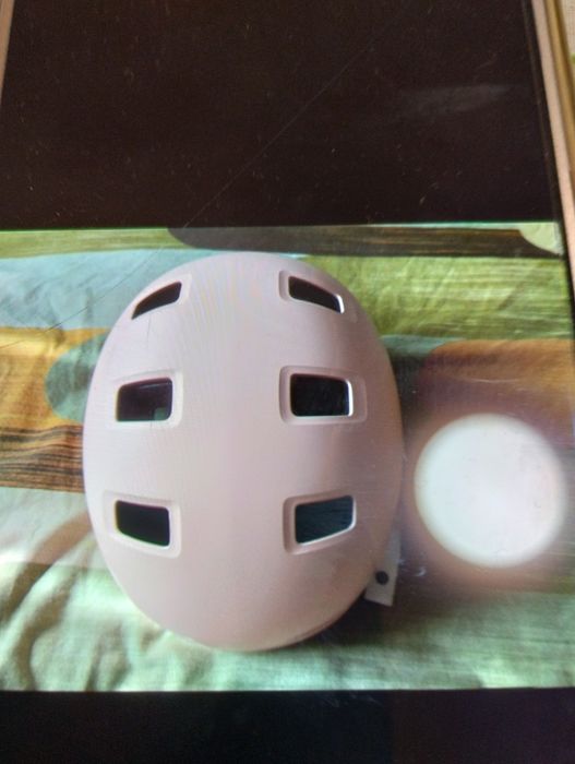 Каски за велосипед тротинетка и скейтборд.
